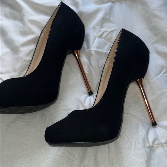 Shoe Dazzle Black and Gold Stiletto Heels - Picture 1 of 3